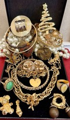 Vintage Estate Costume Jewelry Lot ! TRIFARI , SARAH COV and more!