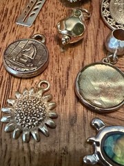 Vintage To Modern 20 Piece Lot Gold Tone Pendants Charms Hearts Bees Turtle Hand