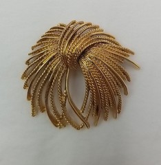 Vintage Monet gold toned Knotted Rope Large Statement Estate Pin Brooch Jewelry