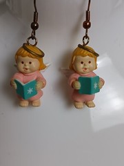 Vintage Dangle Singing Angel Earrings Unmarked 1″ SO CUTE!
