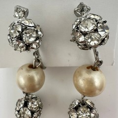 Vintage silver tone clear rhinestones faux pearls dangle drop clip on earrings