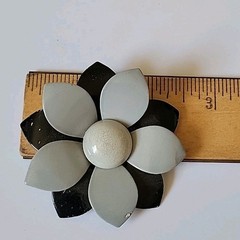 Vintage Enameled Metal Flower Brooch Pin 2.5″ Black Gray MCM Mod Preppy Retro