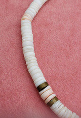 Vintage White & Pink Graduated Heishi Puka Shell Beaded Necklace 15.5 in
