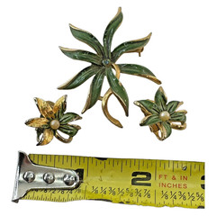 Vintage Green Leaves Pin 1768 and Clip On Earrings 2768 Brooch Pin Jewelry