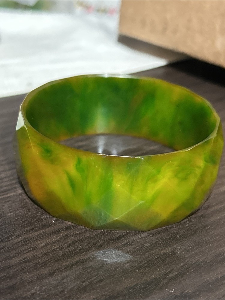 Vtg 30g RARE Diamond Cut Faceted End Day Green Yellow Bakelite Bangle Bracelet