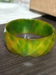 Vtg 30g RARE Diamond Cut Faceted End Day Green Yellow Bakelite Bangle Bracelet