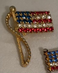 Rafaelian Signed AMERICAN FLAG Brooch Pin Pendant Gold Tone 2 x 1.25 inch