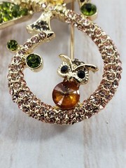 NAPIER VINTAGE MOM & BABY OWL BROOCH RHINESTONES LEAVES GOLDTONE
