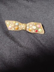 Enamel detailing on beautiful bow. C clasp. Older pin