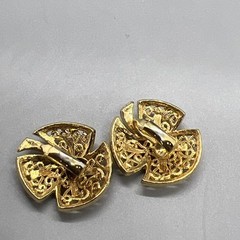 Vintage Gold Tone Clip On Earrings Filigree Fan Clover Design Textured Statement