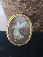 Vtg Brooch/Pendant Carved Cameo Guardian Angel Abalone Shell Gold Tone Oval