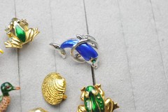 Vtg to now Brooch Pin LOT petite frog lobster fish seagull beach shell CB17