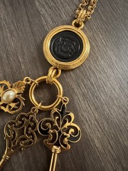Vintage Joan Rivers GoldTone Etruscan 3 Skeleton Keys Charms Pendant Necklace