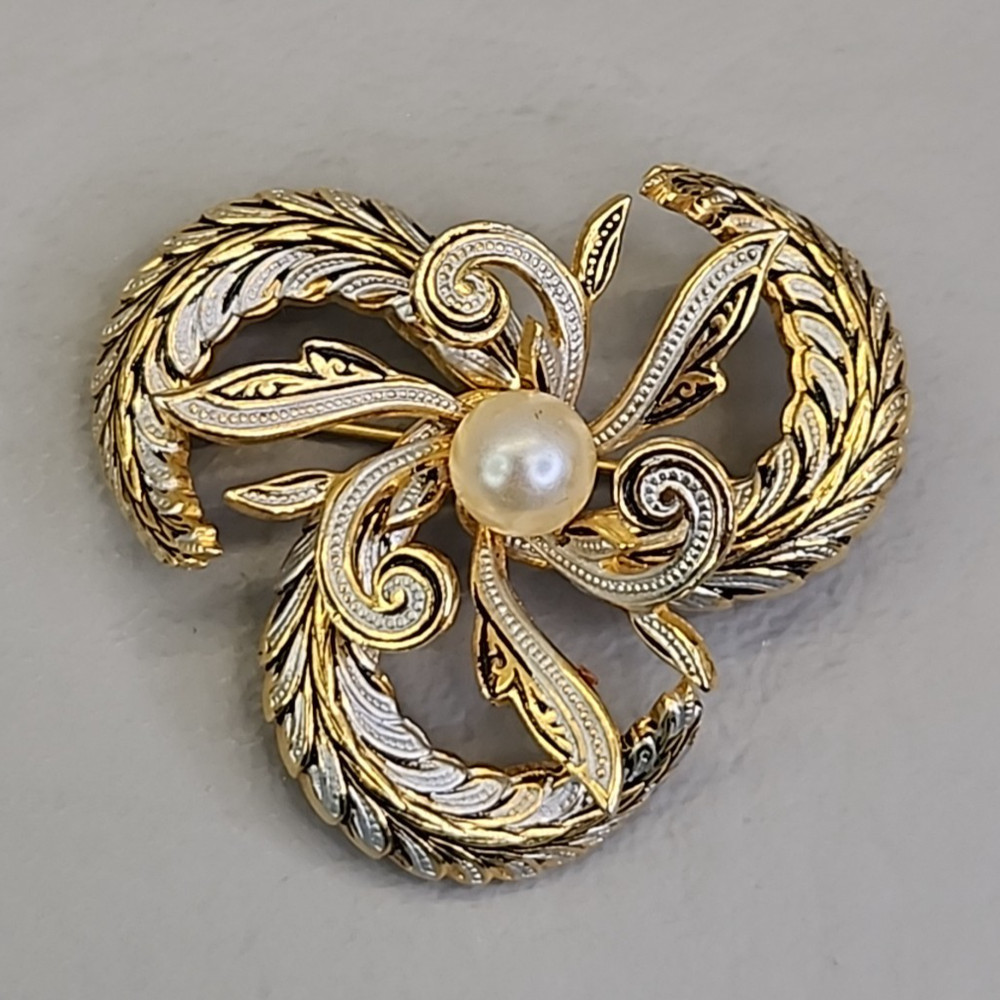 Vintage Damascene Brooch Spiral Imitation Pearl Gold Tone 1.5″