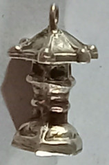 Vintage Sterling Silver SMALL PAGODA Charm for a Charm Bracelet , 1.03g