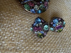 Vintage Hollycraft Signed Pastel 1955 GORGEOUS Brooch & Screw Back Earring Set