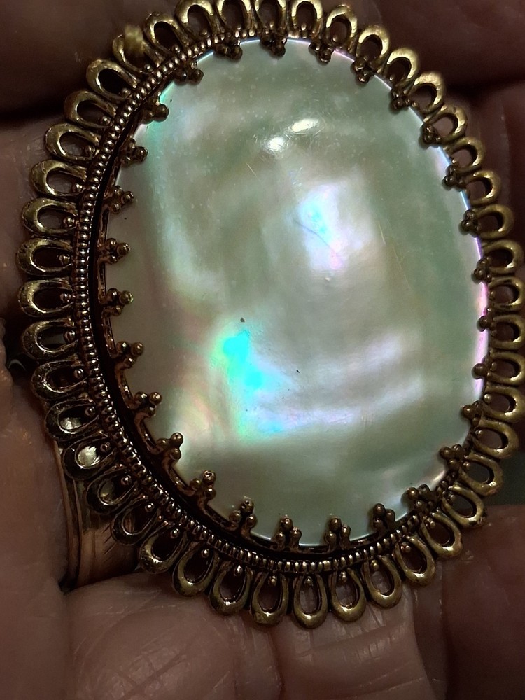VINTAGE LRG 2 IN. X 1 + INCH M. O. Pearl Brooch FRAMED IN GOLD West GERMANY