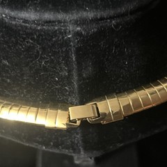 Beautiful Joan Rivers omega Gold Tone collar Necklace