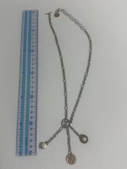 Vintage Rebecca ThreeProng Necklace with Tarnish Used Not Specified