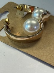 Vintage Gold Tone Pearl Hoop Earrings Faux Pearl Statement Fashion Stud Earrings