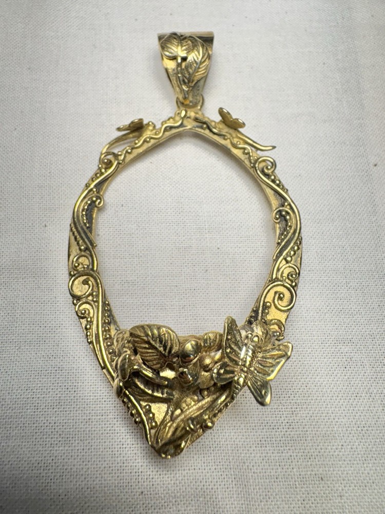 Vintage 1970-80s Heavy Gold Tone Ornate Oval Pendant Victorian Style, Floral
