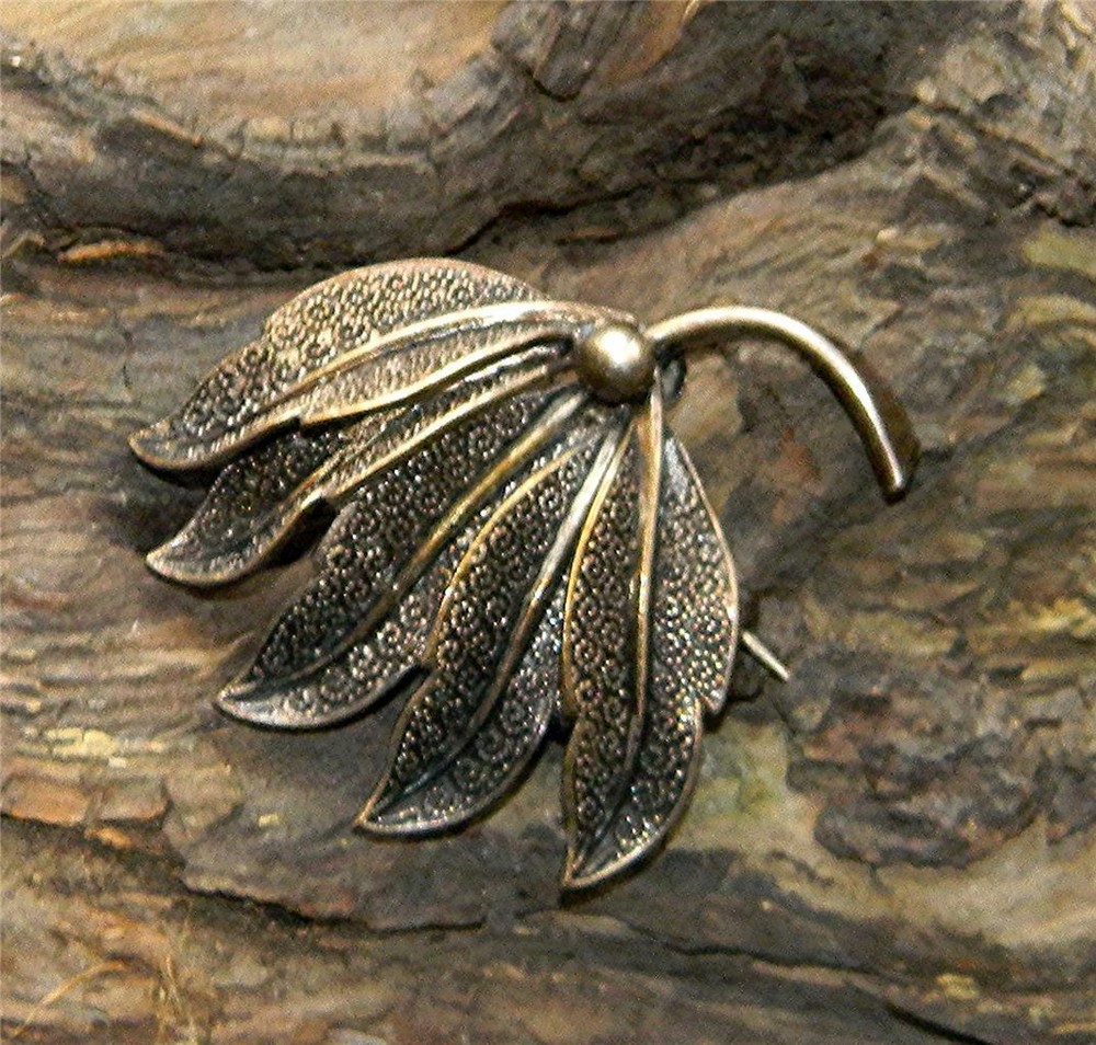 VERY OLD VINTAGE ESTATE ANTIQUE GOLD TONE LEAF BROOCH PIN