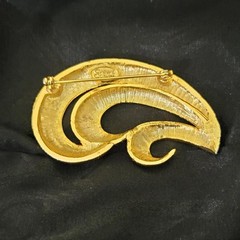 Vintage Casual Corner Gold Tone Textured Abstract Plume Brooch Pin