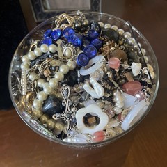 5-10LBS VINTAGE TO NOW WEAR CRAFT FIND Fun Jewelry Lot G Rings NECKLACES More
