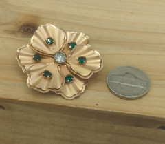 Vintage Gold Tone Flower Green Rhinestone Brooch Pin Pendant