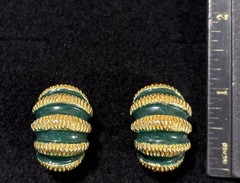 Vintage Mimi D N Green Enamel Ribbed Gold Tone Clip On Earrings Signed Runway