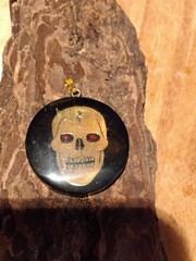 Wild Vintage Bloodred Resin Skull Pendant !
