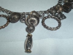 VINTAGE ROXSANN SIGNED RUNWAY ETCHED LINK CHUNKY BRASS DANGLE CHARM NECKLACE