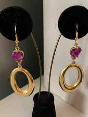 Vintage Gold tone Dangling Oval Hoop Earrings with purple heart gems french wire