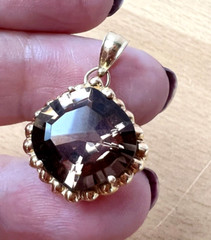 VINTAGE 14K YELLOW GOLD LARGE CUSHION CUT SMOKY QUARTZ PENDANT CHARM NECKLACE