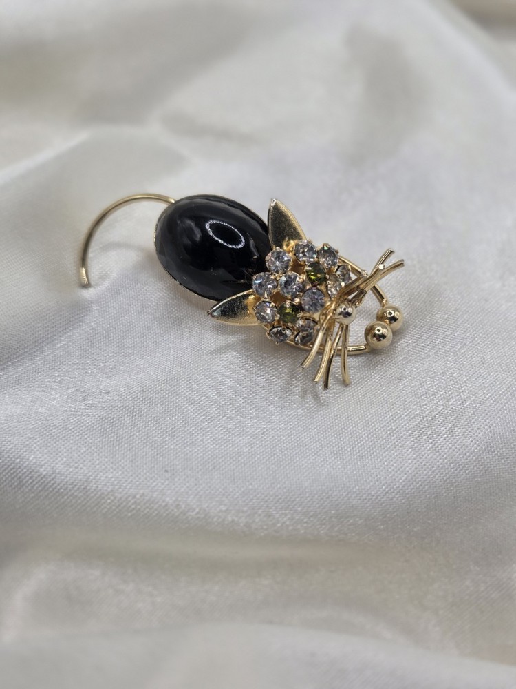 Vintage Kitty Pin Gold Tone Black Glass Cabochon White and Green Rhinestones 2″