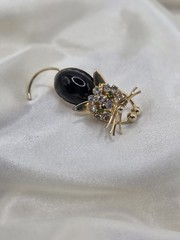 Vintage Kitty Pin Gold Tone Black Glass Cabochon White and Green Rhinestones 2″