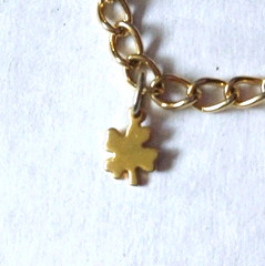 Vtg Snoopy Enamel Charm Bracelet 6.75″ Clasp 4 Leaf Clover Star Ribbon Gold Tone