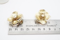 Vintage Clip On Earrings Gold Tone Rhinestone Flower V4