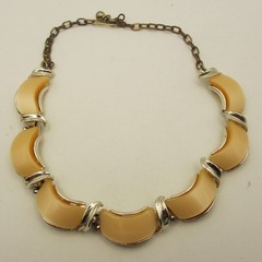 Vintage Thermoset Necklace Lucite Crescent Peach Gold Tone Choker Collar 15 Inch