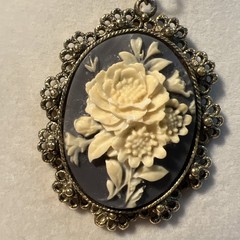 Vtg Carved Ivory Lucite Rose Cameo Gold Tone Pendant Necklace