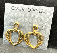 VTG Casual Corner Earrings Filligree Heart Dangle Gold Tone Jewelry