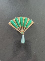 Vtg Marvella Oriental Hand Fan Brooch Faux Jade Green Glass Gold Tone 1960s S85