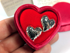 Vtg Avon Precious Hearts Silver Plated Hammered Pierced Earrings Satin Heart Box