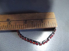 Vtg Costume Jewlery Ruby Red Crystal Glass 2.25″in Stretchy
