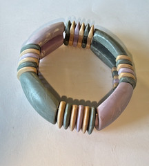 VTG 1970S AVON PASTEL WASHED BLEACHED CHUNKY RESIN BRACELET & NECKLACE SET