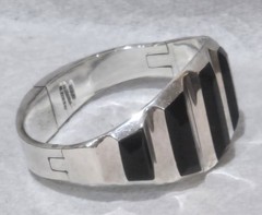 1980s TN-177 MEXICAN MODERNIST Sterling Silver Black Onyx Hinged Clamp Bracelet