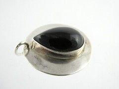 Unmarked Sterling Silver Black Onyx Teardrop Cabochon Pendant or Charm 3.1g
