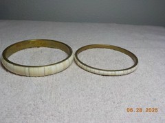 VINTAGE BRASS BANGLES WITH INLAY BONE/HORN 2 5/8″ INSIDE 3/16″ W & 3/8″ WIDE