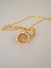 Vintage Good Luck Necklace WISHING WELL Pendant Gold Tone kitsch grannycore