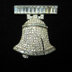 VTG 1930’s Lester Gaba Coro Designer RhineStone Patriotic Liberty Bell Brooch